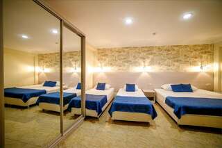 Гостиница Атлас Геленджик Семейная студио с кухней и террасой-1