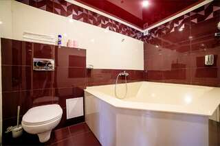 Гостиница Атлас Геленджик Стандарт четырехместный с балконом-7