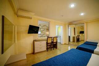 Гостиница Атлас Геленджик Семейная студио с кухней и террасой-4