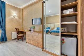 Гостиница Атлас Геленджик Комфорт 3х-местный с видом на город-3