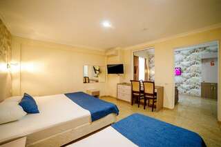 Гостиница Атлас Геленджик Семейная студио с кухней и террасой-3