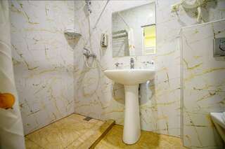 Гостиница Атлас Геленджик Апартаменты с кухней и террасой-2